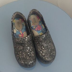 Softwalk Black Floral Slip-On Shoes